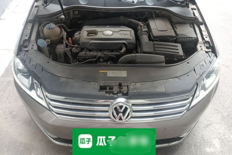Used Volkswagen Magotan 2013 1.8TSI Prestige Model Engine Bay