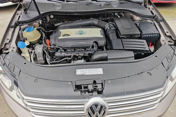 Used Volkswagen Magotan 2013 1.8TSI Luxury Model Engine Bay