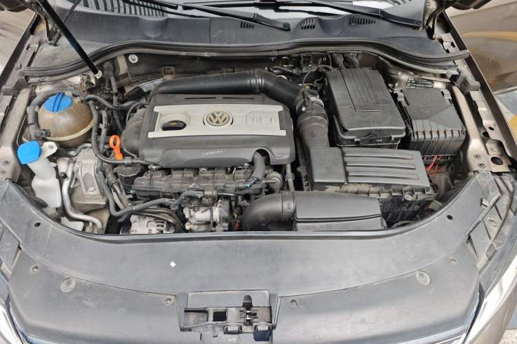 Used Volkswagen Magotan 2013 1.8TSI Premier Model Engine Bay