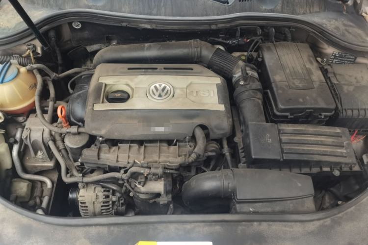 Used Volkswagen Magotan 2013 1.8TSI Prestige Model Engine Bay