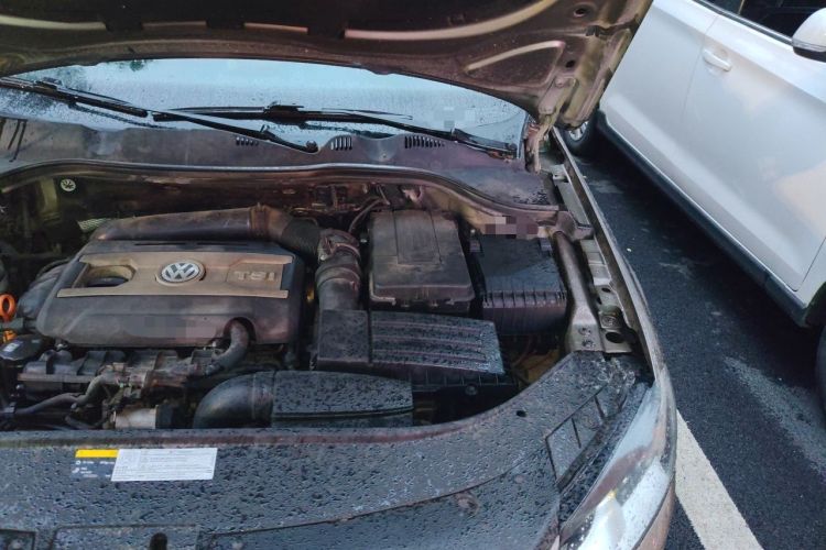Used Volkswagen Magotan 2013 1.8TSI Premier Model Engine Bay Left