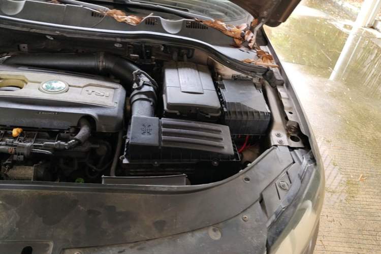 Used Volkswagen Magotan 2013 1.8TSI Premier Model Engine Bay Left