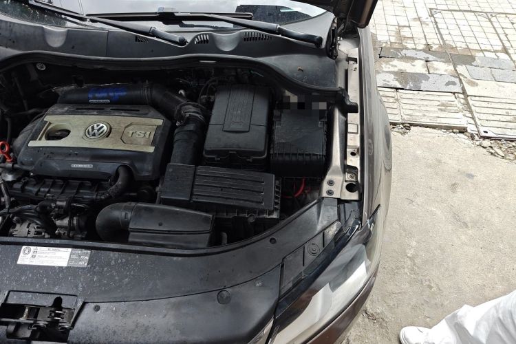 Used Volkswagen Magotan 2013 1.8TSI Premier Model Engine Bay Left