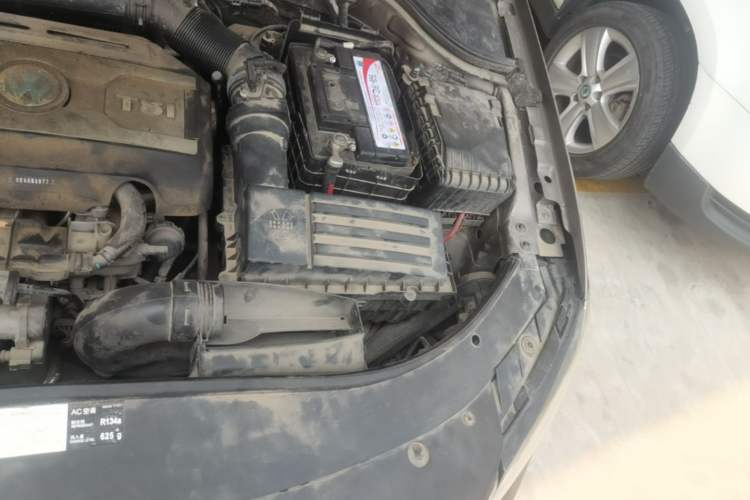 Used Volkswagen Magotan 2013 1.8TSI Premier Model Engine Bay Left