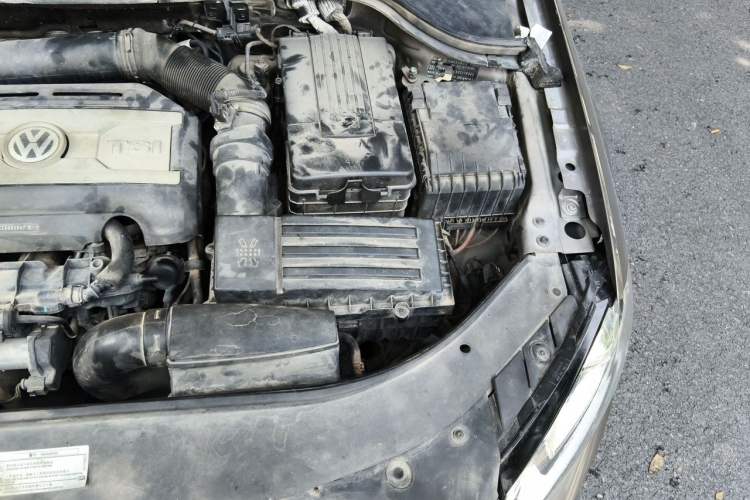 Used Volkswagen Magotan 2013 1.8TSI Luxury Model Engine Bay Left