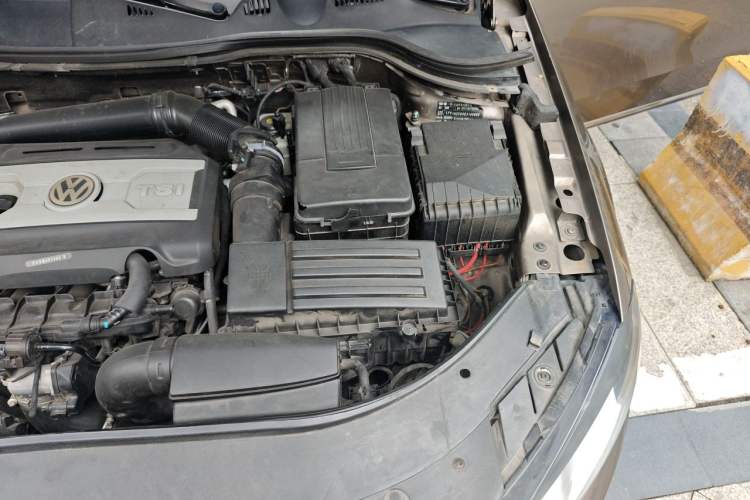 Used Volkswagen Magotan 2013 1.8TSI Premier Model Engine Bay Left
