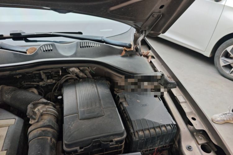 Used Volkswagen Magotan 2013 1.8TSI Premier Model Engine Bay Left