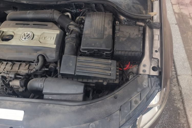 Used Volkswagen Magotan 2013 1.8TSI Prestige Model Engine Bay Left