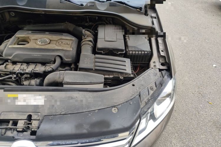 Used Volkswagen Magotan 2013 2.0 TSI Prestige Model Engine Bay Left