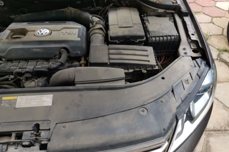 Used Volkswagen Magotan 2013 2.0 TSI Prestige Model Engine Bay Left