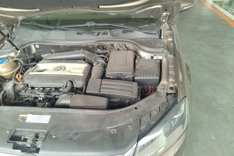 Used Volkswagen Magotan 2013 1.8TSI Premier Model Engine Bay Left