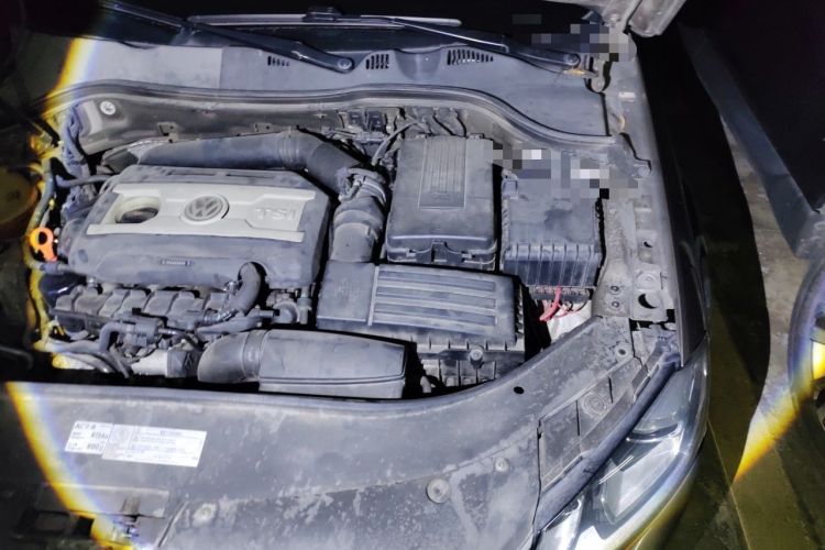 Used Volkswagen Magotan 2013 1.8TSI Prestige Model Engine Bay Left