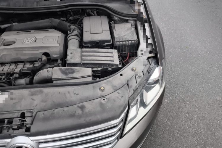 Used Volkswagen Magotan 2013 2.0 TSI Prestige Model Engine Bay Left