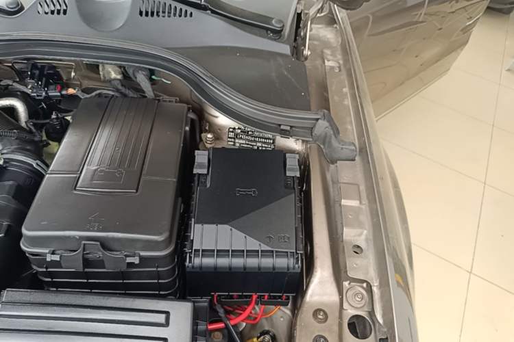 Used Volkswagen Magotan 2013 1.8TSI Premier Model Engine Bay Left