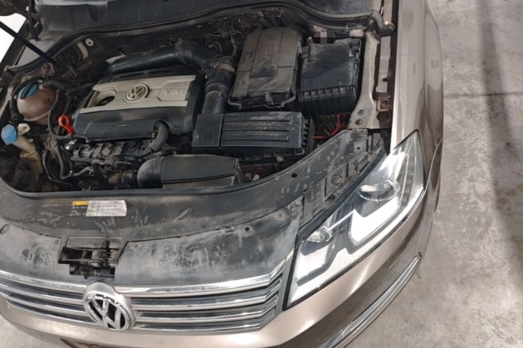 Used Volkswagen Magotan 2013 1.8TSI Luxury Model Engine Bay Left