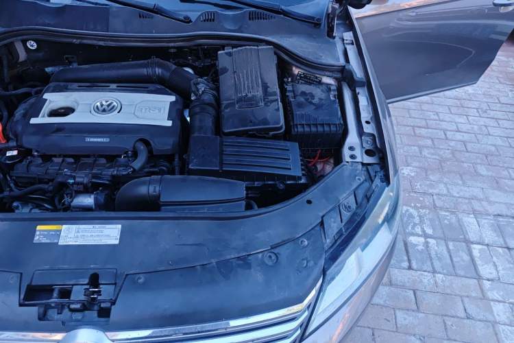 Used Volkswagen Magotan 2013 1.8TSI Premier Model Engine Bay Left