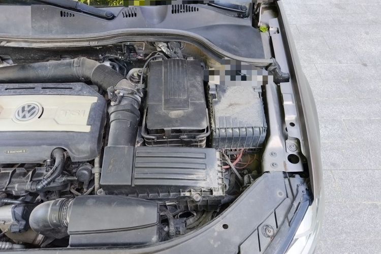 Used Volkswagen Magotan 2013 1.8TSI Luxury Model Engine Bay Left