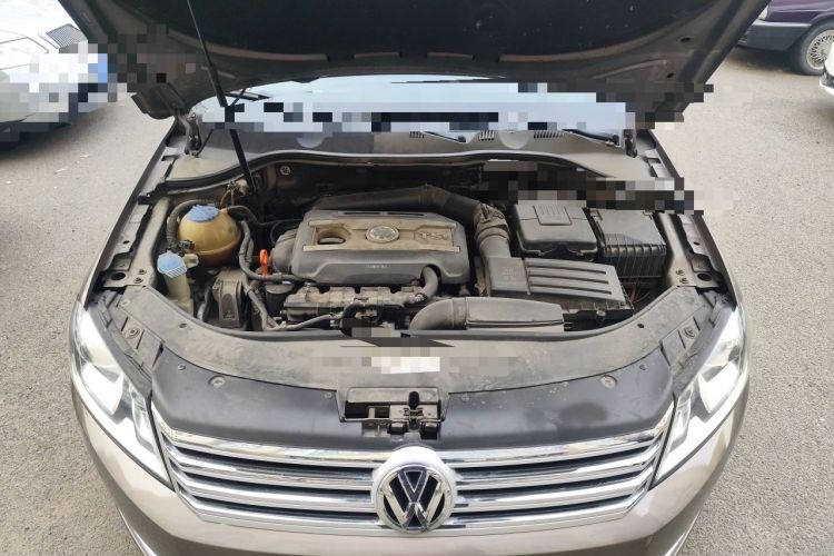 Used Volkswagen Magotan 2013 2.0 TSI Prestige Model Engine Bay