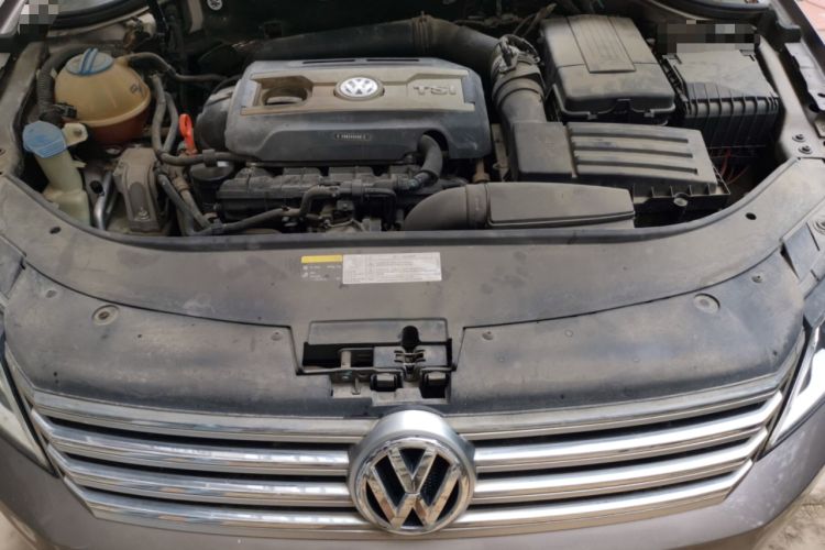 Used Volkswagen Magotan 2013 2.0 TSI Prestige Model Engine Bay