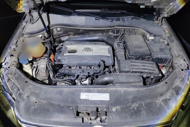 Used Volkswagen Magotan 2013 1.8TSI Prestige Model Engine Bay