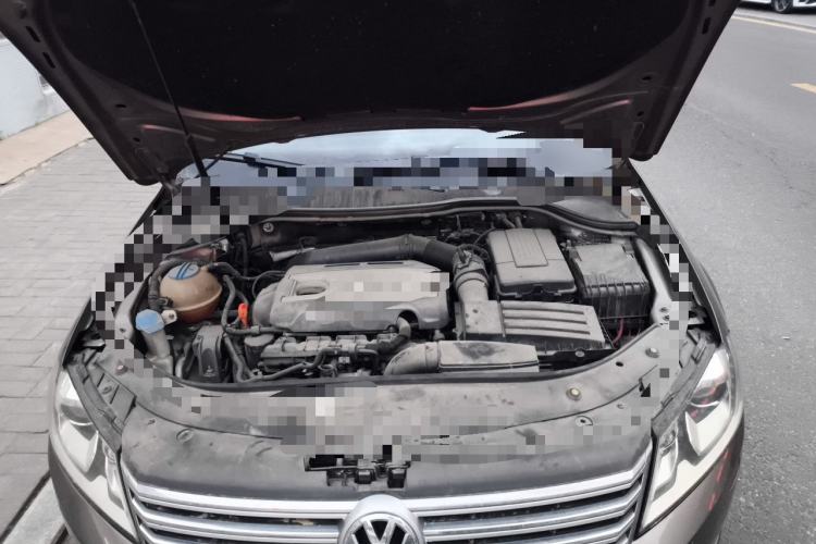 Used Volkswagen Magotan 2013 2.0 TSI Prestige Model Engine Bay