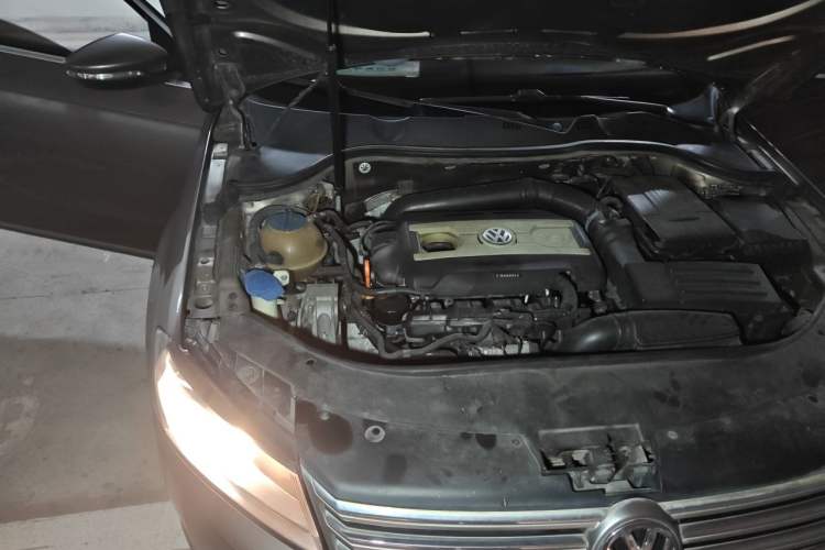 Used Volkswagen Magotan 2013 1.8TSI Premier Model Engine Bay Right