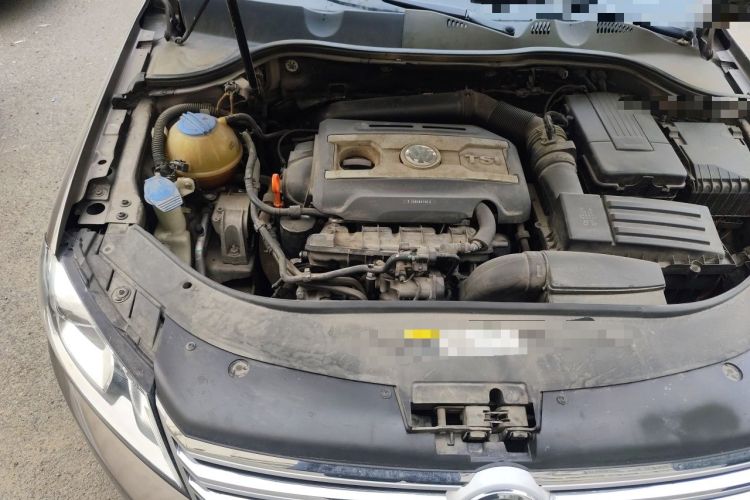 Used Volkswagen Magotan 2013 2.0 TSI Prestige Model Engine Bay Right