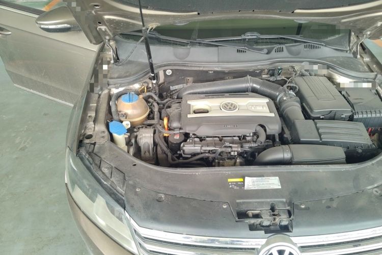 Used Volkswagen Magotan 2013 1.8TSI Premier Model Engine Bay Right