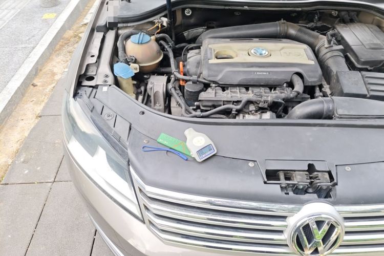 Used Volkswagen Magotan 2013 1.8TSI Premier Model Engine Bay Right