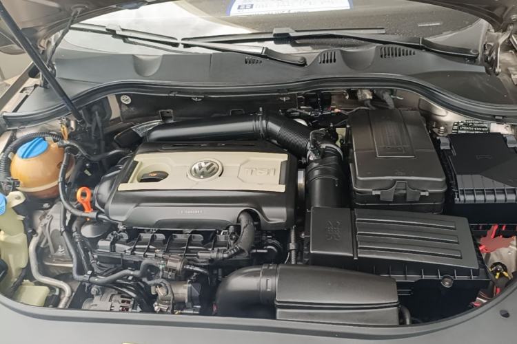 Used Volkswagen Magotan 2013 1.8TSI Premier Model Engine Bay