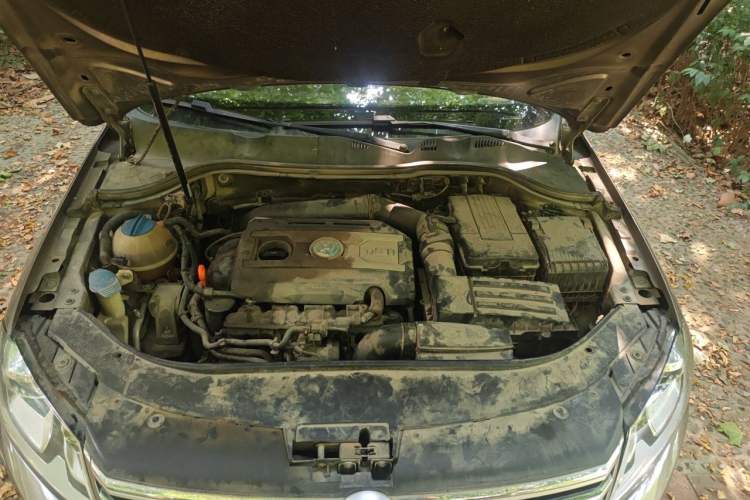 Used Volkswagen Magotan 2013 1.8TSI Luxury Model Engine Bay