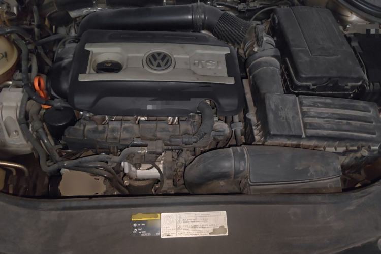 Used Volkswagen Magotan 2013 2.0 TSI Ultimate Model Engine Bay