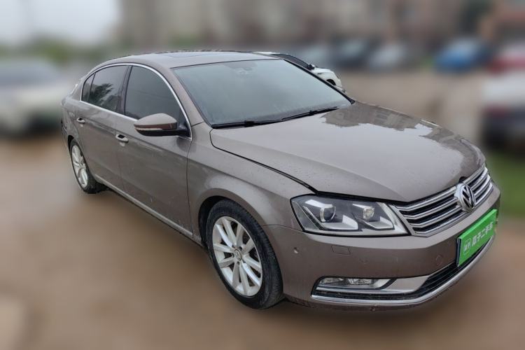 Used Volkswagen Magotan 2013 2.0 TSI Prestige Model Front Right 45 Deg