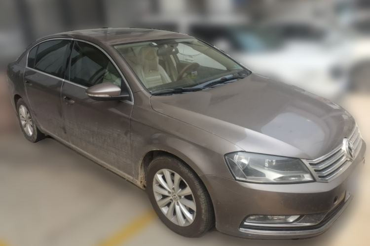 Used Volkswagen Magotan 2013 1.8TSI Premier Model Front Right 45 Deg