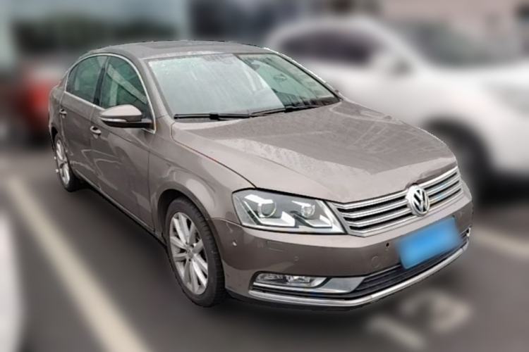 Used Volkswagen Magotan 2013 2.0 TSI Prestige Model Front Right 45 Deg