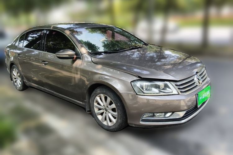 Used Volkswagen Magotan 2013 1.8TSI Luxury Model Front Right 45 Deg