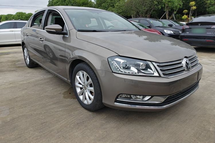 Used Volkswagen Magotan 2013 1.8TSI Luxury Model Front Right 45 Deg