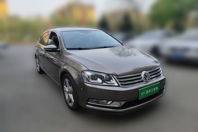 Used Volkswagen Magotan 2013 2.0 TSI Prestige Model Front Right 45 Deg