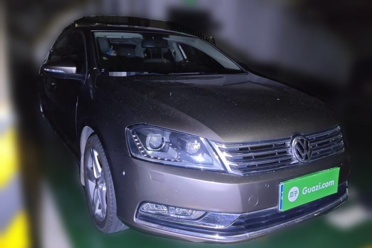 Used Volkswagen Magotan 2013 2.0 TSI Ultimate Model Front Right 45 Deg