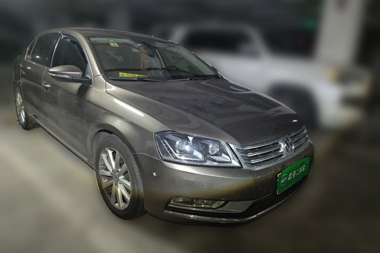 Used Volkswagen Magotan 2013 2.0 TSI Prestige Model Front Right 45 Deg