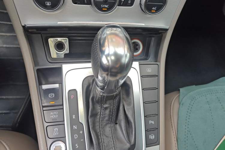 Used Volkswagen Magotan 2013 2.0 TSI Prestige Model Gear Lever