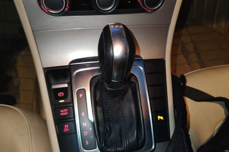 Used Volkswagen Magotan 2013 1.8TSI Premier Model Gear Lever