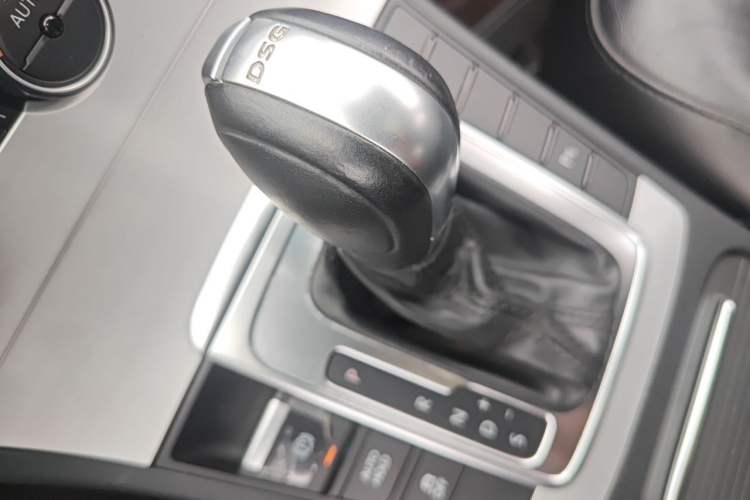 Used Volkswagen Magotan 2013 2.0 TSI Luxury Model Gear Lever