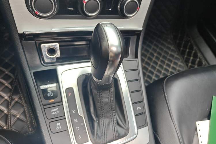 Used Volkswagen Magotan 2013 1.8TSI Premier Model Gear Lever