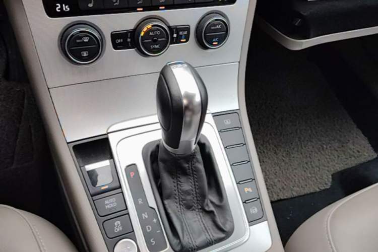 Used Volkswagen Magotan 2013 2.0 TSI Prestige Model Gear Lever
