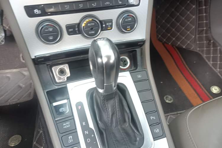 Used Volkswagen Magotan 2013 1.8TSI Prestige Model Gear Lever
