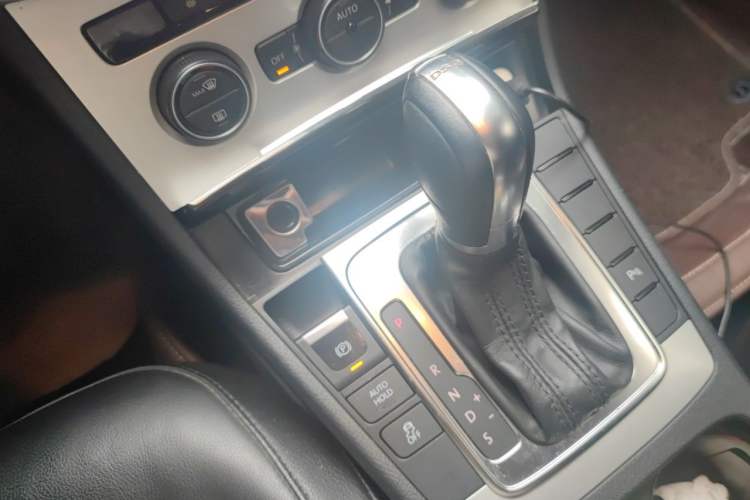 Used Volkswagen Magotan 2013 2.0 TSI Luxury Model Gear Lever