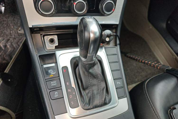 Used Volkswagen Magotan 2013 1.8TSI Premier Model Gear Lever
