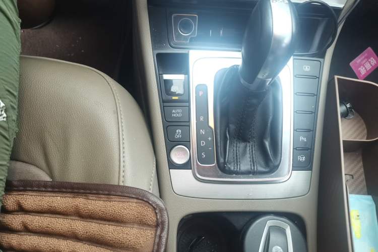 Used Volkswagen Magotan 2013 1.8TSI Prestige Model Gear Lever