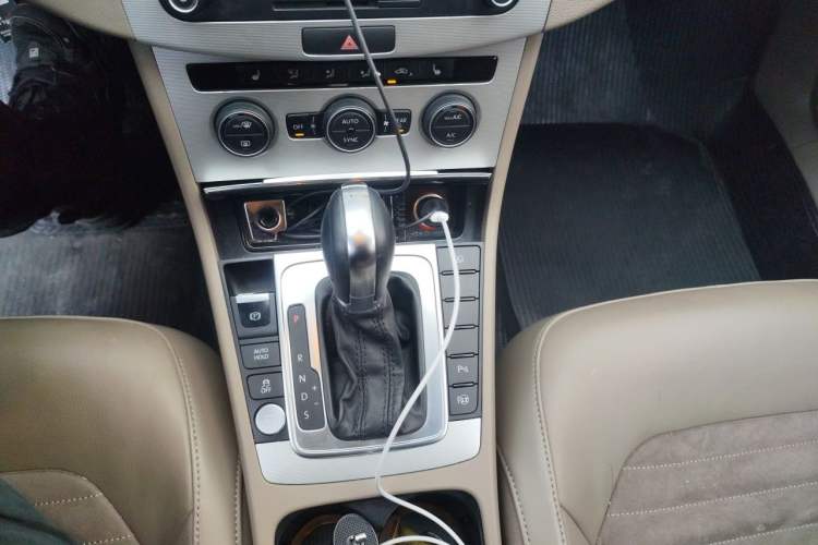 Used Volkswagen Magotan 2013 2.0 TSI Prestige Model Gear Lever